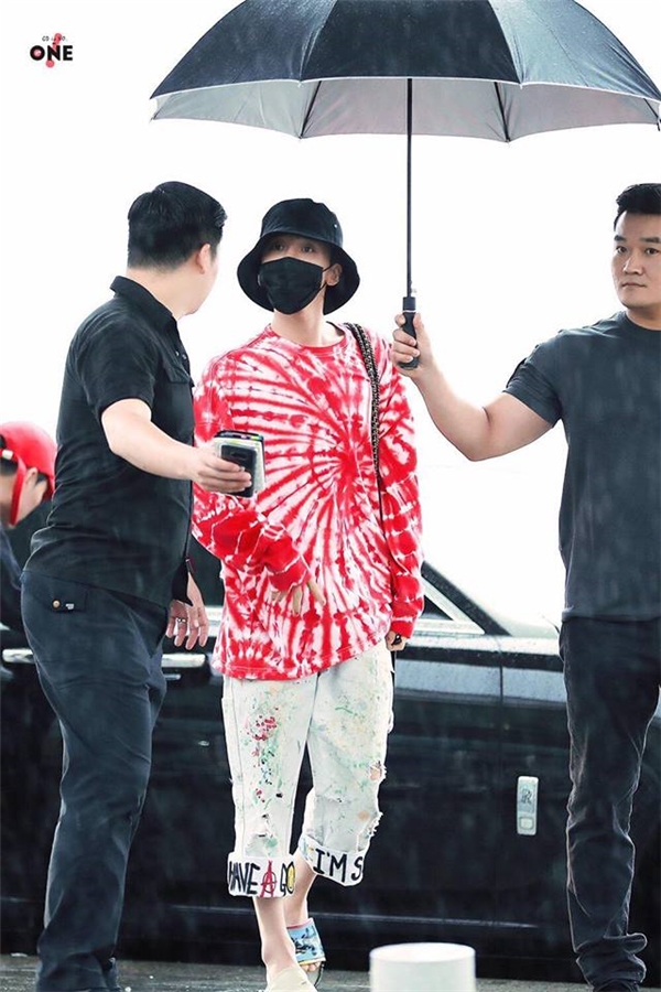 “Chất phát ngất” với muôn kiểu thời trang ngày càng “độc- lạ” của G-Dragon