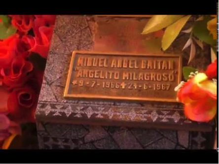 
Quan tài của Miguel được mang tới nhà mộ thay vì chôn dưới đất như ban đầu
