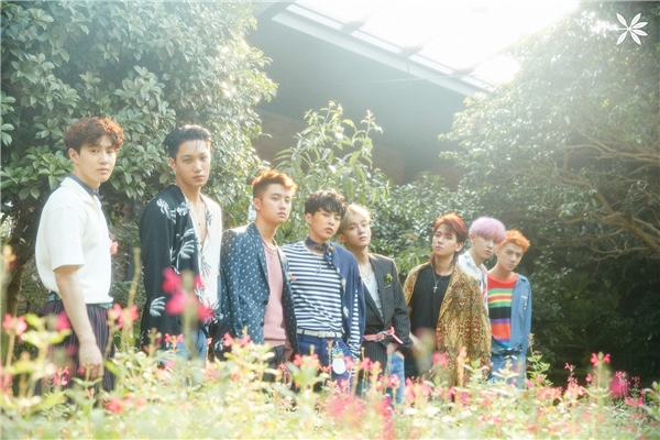 
Teaser ảnh nhóm theo phong cách nhẹ nhàng của "những chàng trai đẹp hơn hoa" EXO.