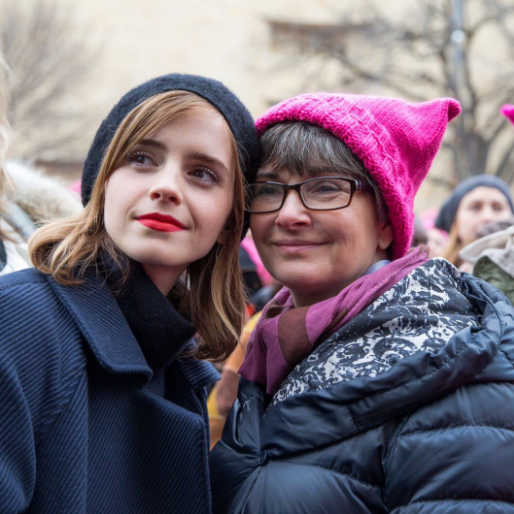 Giàu nứt khố đổ vách, Emma Watson vẫn 