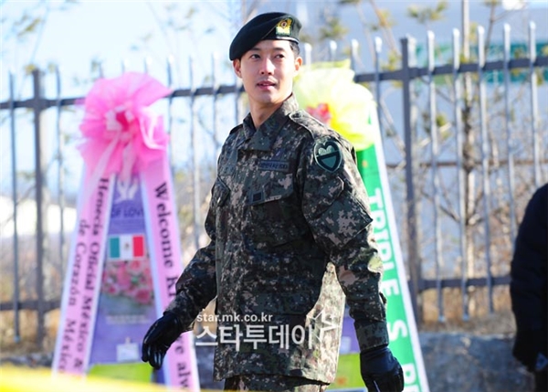 
Đến ngày 11/2 năm nay, Kim Hyun Joong cuối cùng cũng xuất ngũ sau 2 năm.