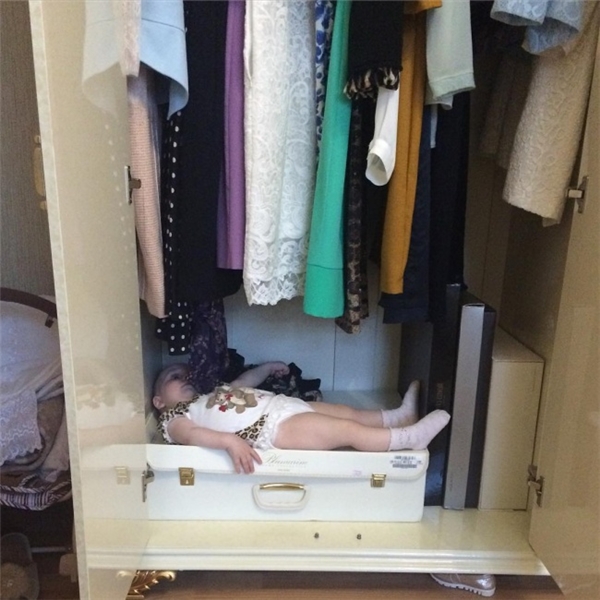 
"Dọn dẹp tủ quần áo xong rồi có thể lăn ra ngủ luôn tại chỗ"
