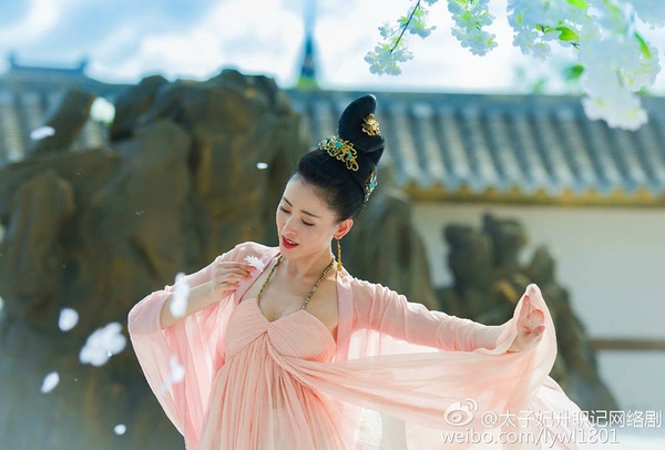 
Trương Thiên Ái nổi tiếng sau vai diễn xinh đẹp và hài hước trong Thái Tử Phi Thăng Chức Ký.