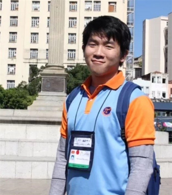 
Hoàng Nguyễn Quốc Huy, thí sinh Việt Nam giành Huy chương vàng Olympic Toán quốc tế 2017. Ảnh: Báo Nhân Dân