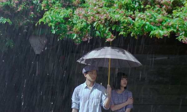  
Đến MV Gửi anh xa nhớ của Bích Phương cũng phải tận dụng cảnh Hội An trong mưa đấy. 
