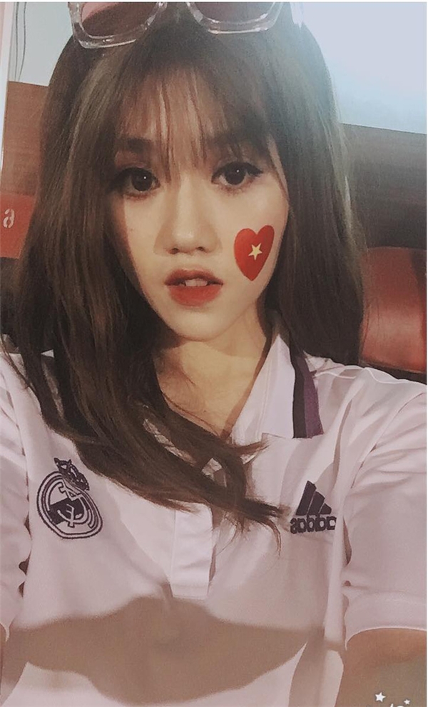 
Cô là fan "cứng" khá nổi tiếng trong cộng đồng fan Real Madrid ở Việt Nam.