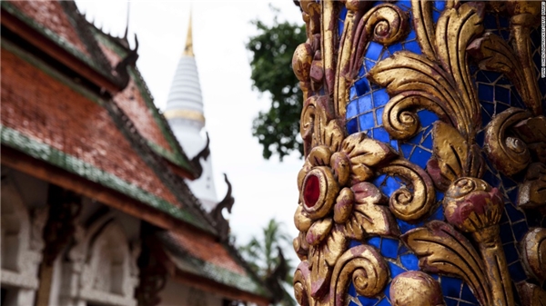 
Lampang, Thái Lan: Ngôi đền Wat Pratu Pong được xây từ thể kỉ 16 ở Lampang, Thái Lan là một điển hình tuyệt hảo cho kiến trúc Lanna. Vương quốc Lanna thống trị ở phía Bắc Thái Lan hiện nay từ thế kỉ 13 đến 18.