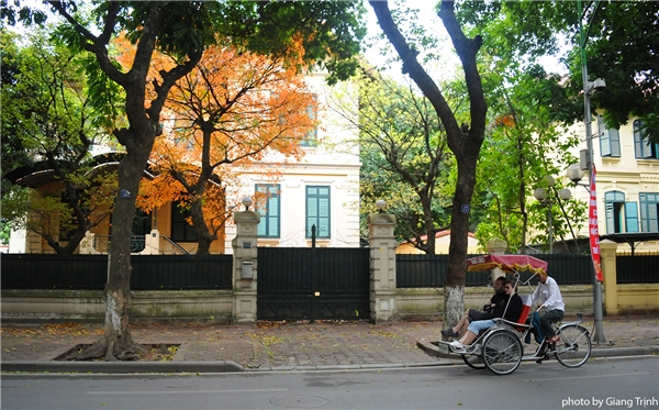 
Phố Phan Đình Phùng - một trong những con đường đẹp nhất Hà Nội