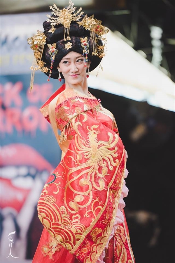 
Đại diện Trung Quốc của cuộc thi Hoa hậu Hòa bình Quốc tế 2016 (Miss Grand International 2016) từng khiến khán giả... "á khẩu" vì hệt như "chuyển giới".