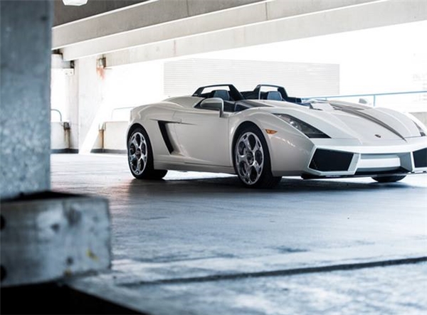
Nhà đấu giá RM Sotheby's sẽ tìm ra chủ sở hữu mới cho Concept S, mẫu xe duy nhất trên thế giới. Vẫn chưa có mức giá cụ thể cho chiếc xe, nhưng đơn vị đấu giá hy vọng sẽ vượt qua mức 1 triệu đô-la. 