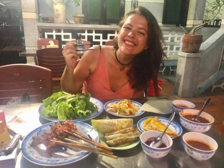 Rita từng được một gia đình ở Nha Trang mời cơm khi không thể tìm được điểm dừng chân khi trời về muộn.