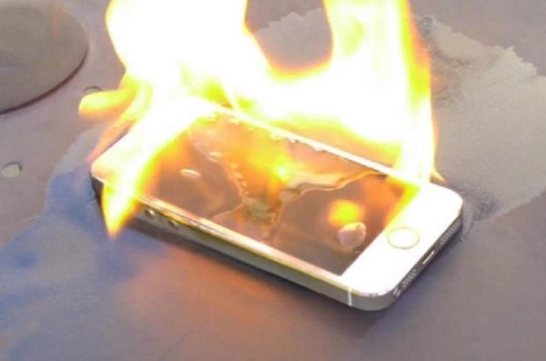 
iPhone 4S bị cháy có thể làm Apple bị kiện. 