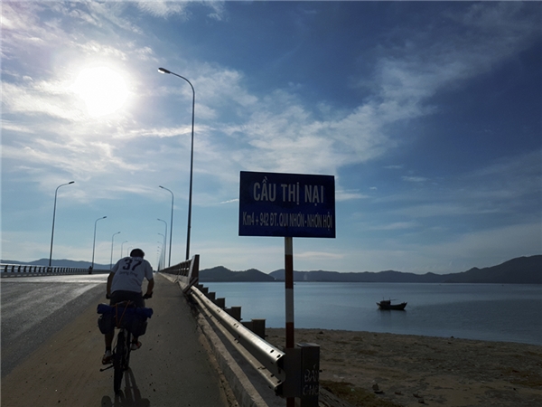9x đạp xe xuyên Việt 2500 cây số chỉ với 3,5 triệu đồng trong túi