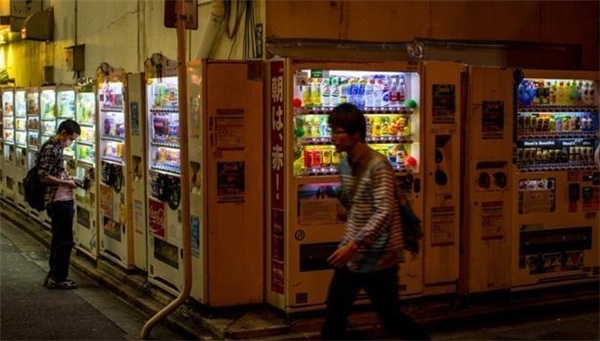 Máy bán hàng tự động đặc biệt tại Nhật Bản, nơi bạn có thể mua từ bia cho đến pin, áo lót cho đến thức ăn cho cá hay bất cứ thứ gì bạn muốn.