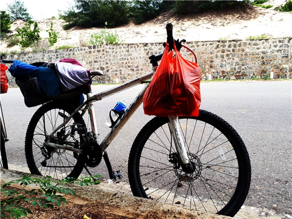 
Chiếc xe đạp "kiên trì" theo chân chàng trai trẻ từ Hà Nội đến Mũi Cà Mau