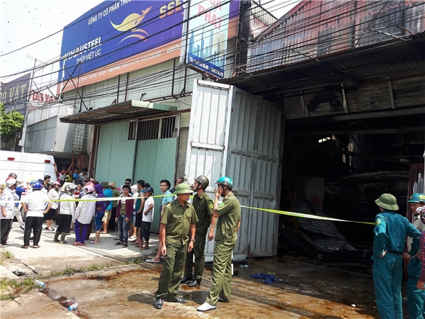 Hà Nội: Cháy kinh hoàng tại xưởng sản xuất bánh kẹo, nhiều người thiệt mạng