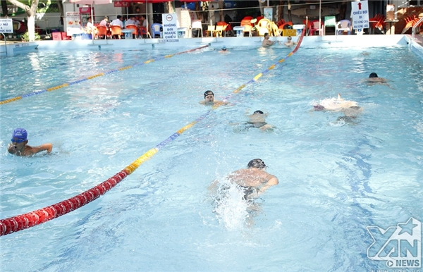 
Lớp học bơi cô Loan mới mở dành cho những đứa trẻ đặc biệt