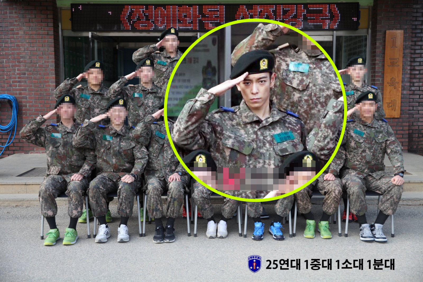 
Hình ảnh T.O.P cùng đồng đội ở trại huấn luyện trước khi được chuyển sang đơn vị phục vụ quân sự.