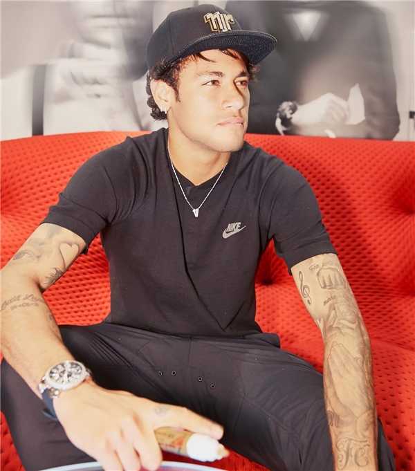 
Neymar có trên 35 hình xăm lớn nhỏ. 