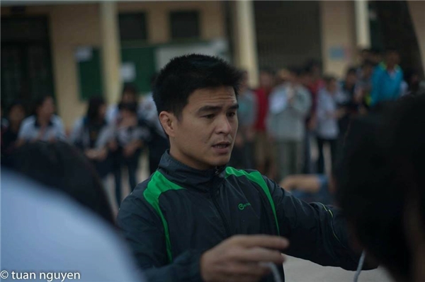 
Hình ảnh thầy giáo Nguyễn Ngọc Tú qua ống kính của học sinh.