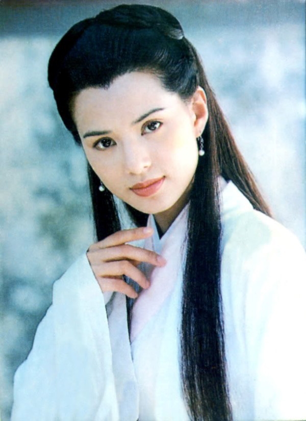 
Lý Nhược Đồng xinh đẹp và phảng phất khí chất của một "tiên nữ" trong tạo hình Tiểu Long Nữ phiên bản 1995.