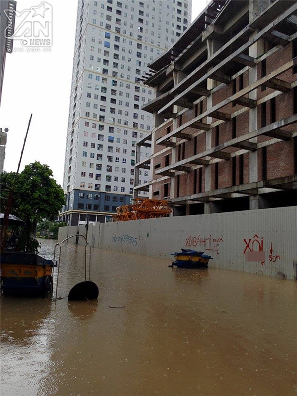 
Nhiều nơi tại Hà Nội ngập sau trận mưa lớn.