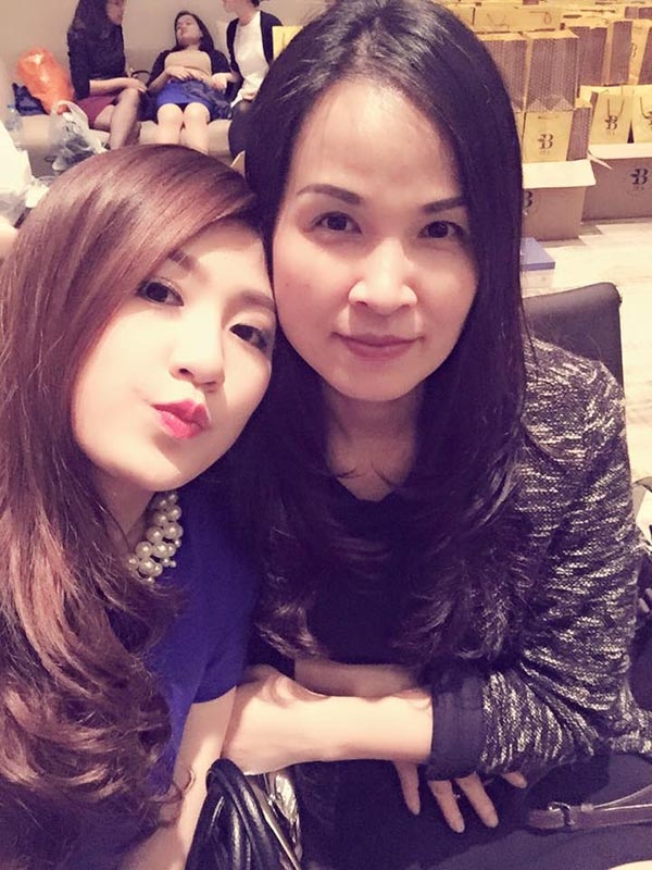 
Ngay từ khi tham gia chương trình Hoa hậu Việt Nam, Tú Anh đã nhận được nhiều sự chú ý khi có mẹ rất trẻ đẹp. - Tin sao Viet - Tin tuc sao Viet - Scandal sao Viet - Tin tuc cua Sao - Tin cua Sao