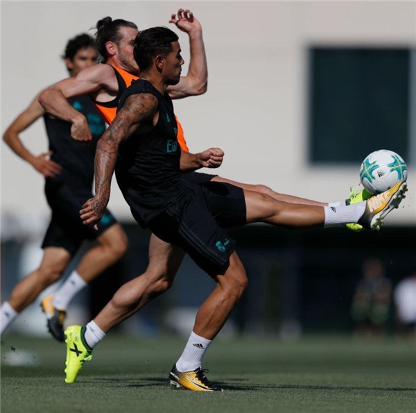 
Các cầu thủ Real Madrid đang tích cực tập luyện để chuẩn bị cho trận tranh siêu cúp sắp tới.