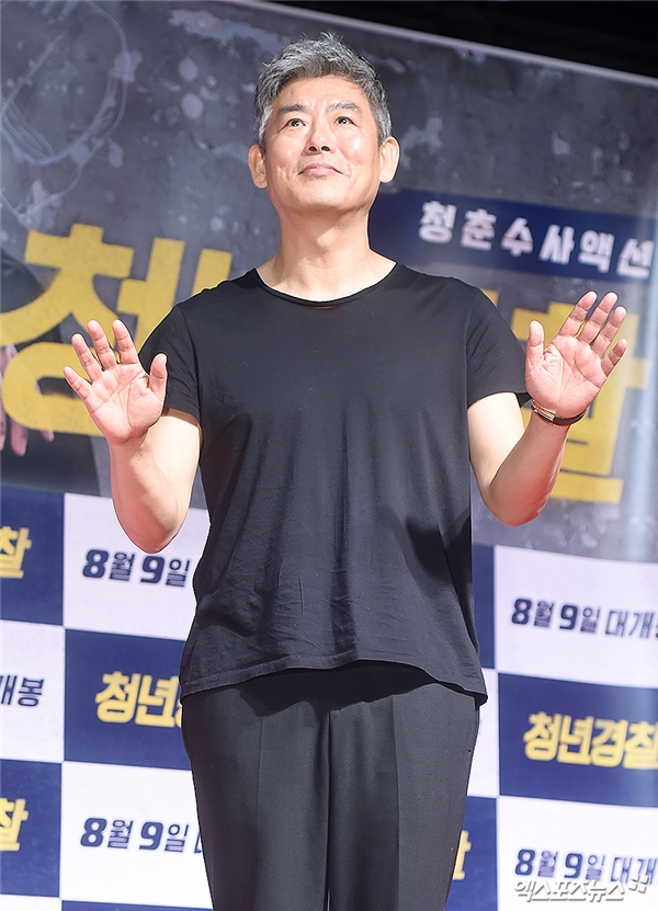 
Nam diễn viên gạo cội Song Dong Il cũng đảm nhận một vai quan trọng trong Midnight Runners.
