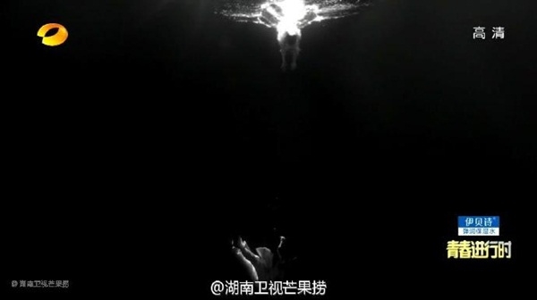 
Tập cuối của phim mở đầu bằng cảnh Lâm Tương Tương nhảy xuống nước cứu Tỉnh Bách Nhiên.​