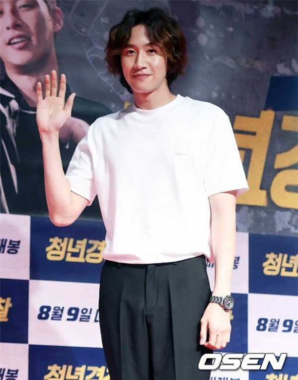 
Hình ảnh gần đây nhất của Lee Kwang Soo với mái tóc dài làm xôn xao dư luận.