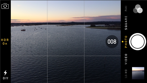 
Bạn có thể bật lưới (grid) trong ứng dụng ảnh để xác định bố cục dễ dàng hơn.