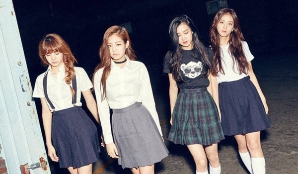 
Hình ảnh đi kèm chân váy đã gắn liền cùng 4 cô gái kể từ những ngày đầu debut.