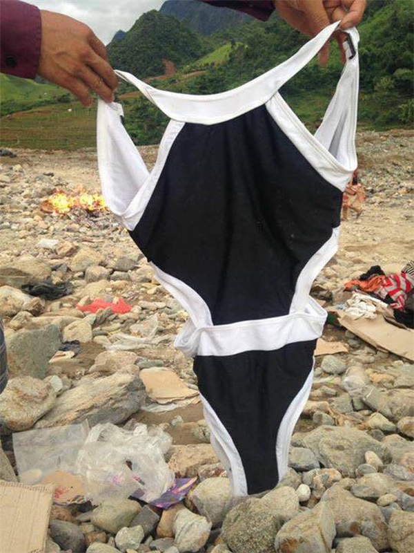 Tặng bikini cho người dân vùng lũ - Câu chuyện 