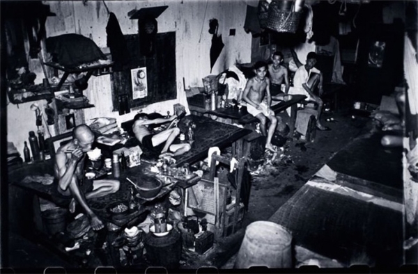 
Khu nhà dành riêng cho những người nghiện ma túy tại Singapore năm 1941 khiến ai nhìn vào cũng khiếp sợ.
