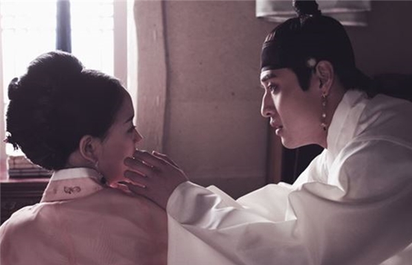 
Kang Ha Neul đã quay một phân cảnh" giường chiếu bạo lực" trong phim Empire of Lust.
