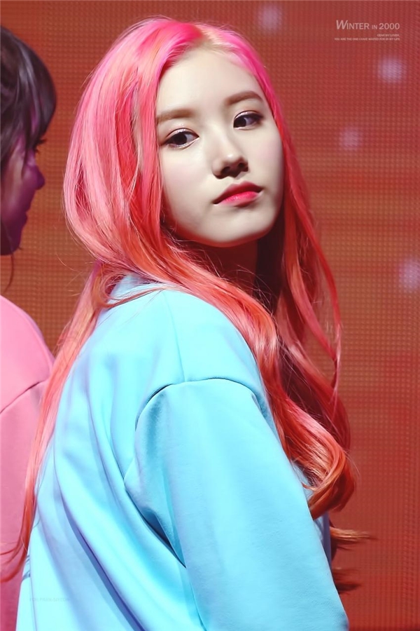 Mùa hè nổi bần bật với màu tóc hồng đẹp như thần tượng Hàn