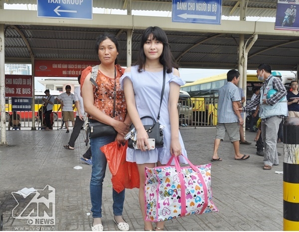 
Đây là lần thứ 2 Diễm cùng mẹ đặt chân đến Hà Nội. Cả hai khá lo lắng vì chưa thuê được nhà...