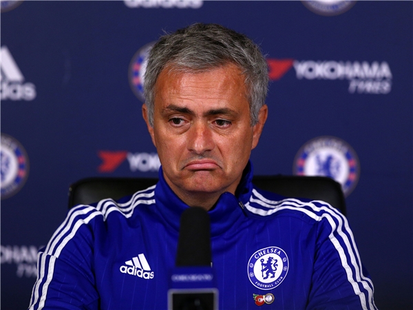 
Mourinho từng là nạn nhân của "thế lực đen" tại Chelsea.