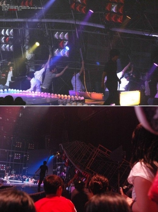 
Toàn cảnh sân khấu Music Bank 2009 khi dàn ánh sáng bị đổ sụp.