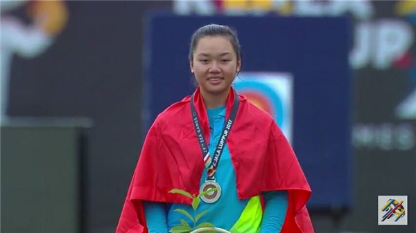 
Cung thủ 20 tuổi Châu Kiều Oanh giành được chiếc huy chương đầu tiên cho đoàn thể thao Việt Nam.