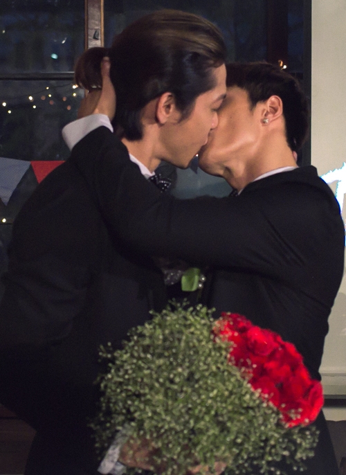 
Lâm Vinh Hải và Minh Hiền từng trao nhau nụ hôn say đắm trước sự chứng kiến của đông đảo mọi người. - Tin sao Viet - Tin tuc sao Viet - Scandal sao Viet - Tin tuc cua Sao - Tin cua Sao