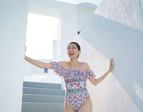 Mỹ nhân đẹp nhất Philippines khoe dáng nuột nà, diện bikini đôi cùng con gái nhỏ