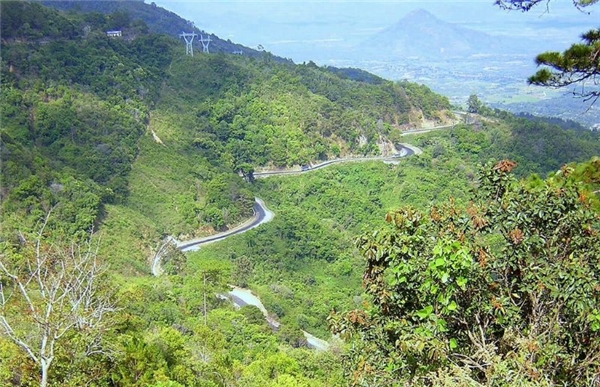 
Những cung đường xuyên rừng vượt núi.
