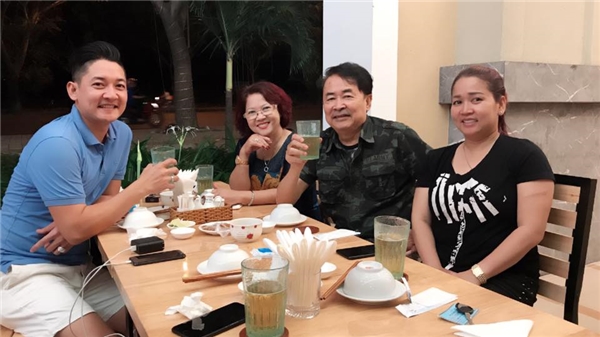 Hải Băng hạnh phúc đi ăn tối cùng bố mẹ chồng sau một năm đính hôn - Tin sao Viet - Tin tuc sao Viet - Scandal sao Viet - Tin tuc cua Sao - Tin cua Sao