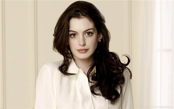 
Nữ diễn viên kiêm ca sĩ Anne Hathaway là ngôi sao hạng A tiếp theo trở thành nạn nhân của tin tặc.