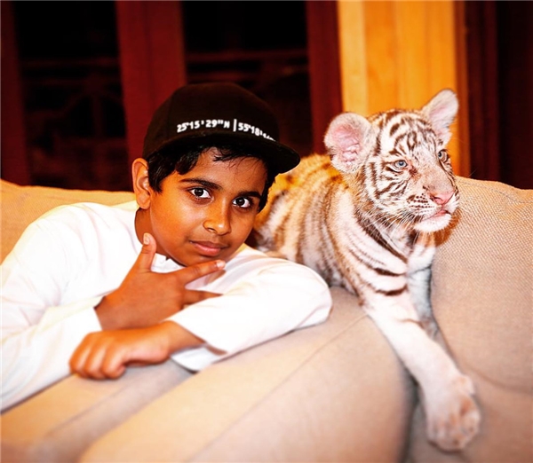 Thiếu gia Dubai 15 tuổi ngập trong hàng hiệu, nuôi 400 động vật