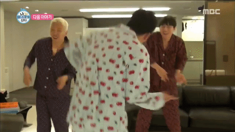 
Thậm chí, trong tập tiếp theo của I Live Alone, Seungri và Daesung còn đến nhà Taeyang… mặc pajama “quẩy” nhiệt tình thế này cơ mà. 