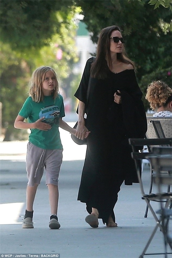 
Sau ly hôn, Angelina Jolie dành phần lớn thời gian chăm sóc cho các con nhiều hơn.