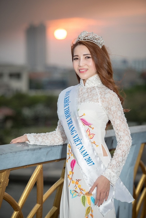 
Thanh Hiền trong chuyến đi tới Thái Lan sau khi đăng quang Hoa khôi thời trang 2017.